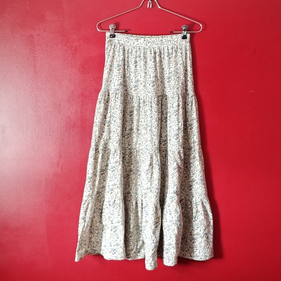 H&M Dresses & Skirts - H&M FLORAL MIDI SKIRT (176)